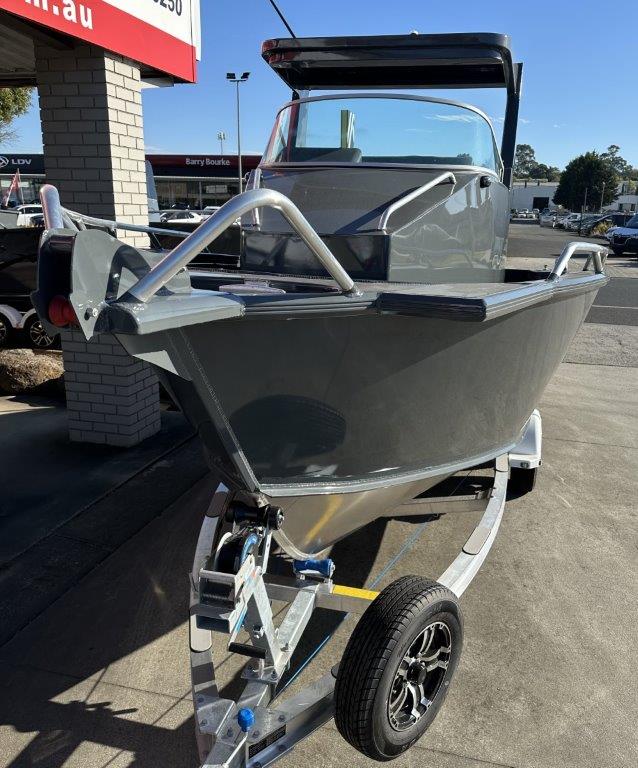 2024 Makocraft 591 Island Cab Hard Top package
