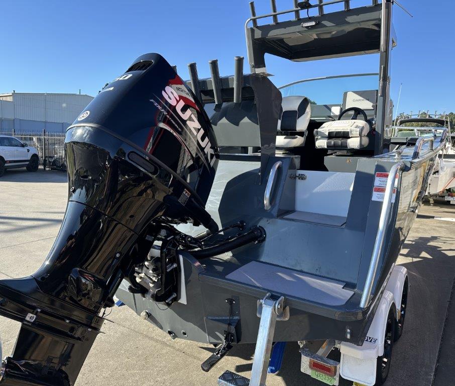 2024 Makocraft 591 Island Cab Hard Top package