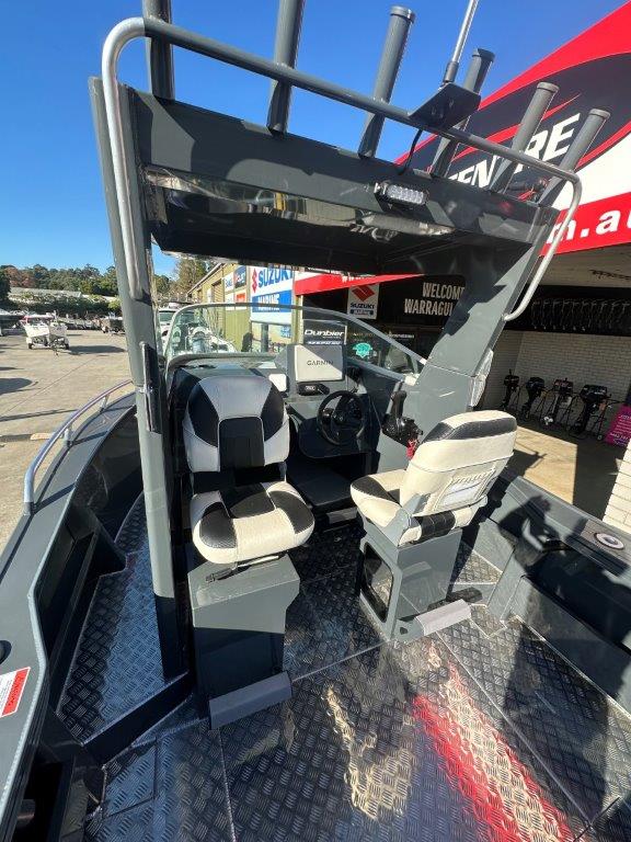 2024 Makocraft 591 Island Cab Hard Top package