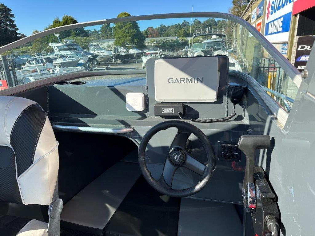 2024 Makocraft 591 Island Cab Hard Top package