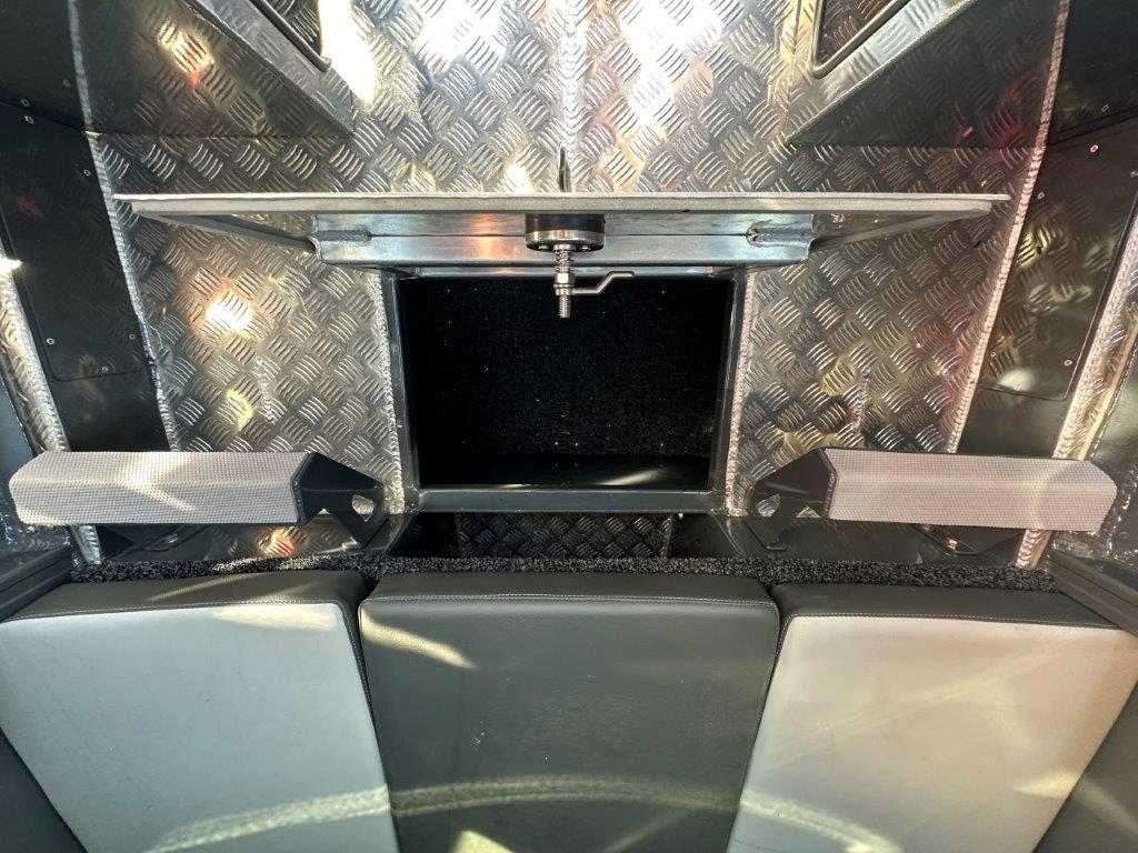 2024 Makocraft 591 Island Cab Hard Top package