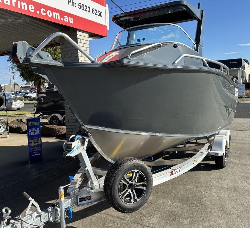 2024 Makocraft 591 Island Cab Hard Top package