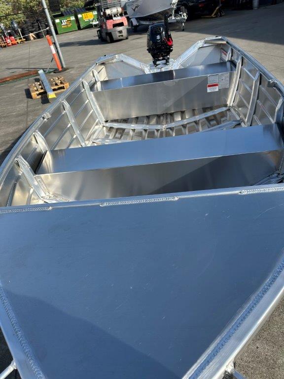 2025 Makocraft 376 Topper Tracker package