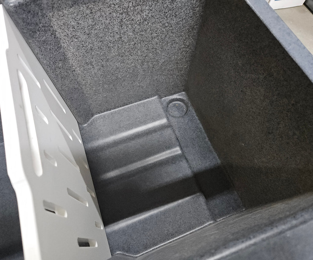 RM177, Telwater, Live Bait Tank - Front casting deck.