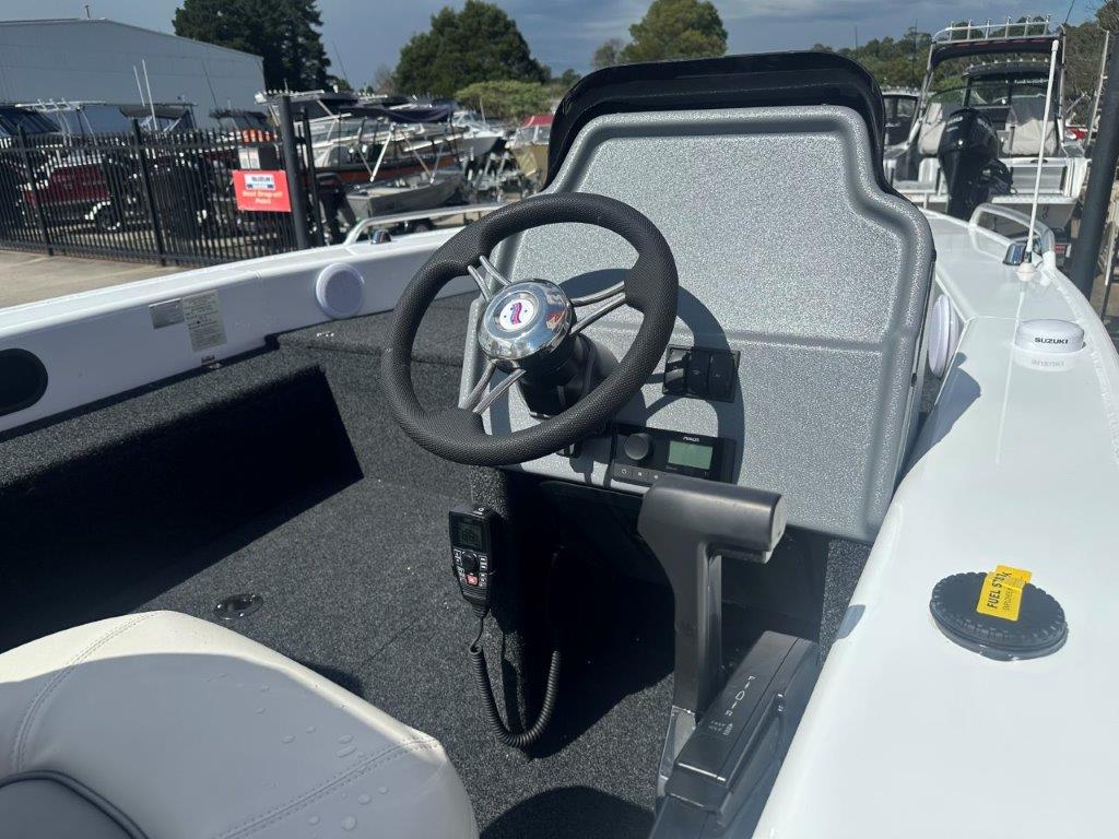 2026 Quintrex 481 Hornet Pro Side Console, Suzuki DF115BTL