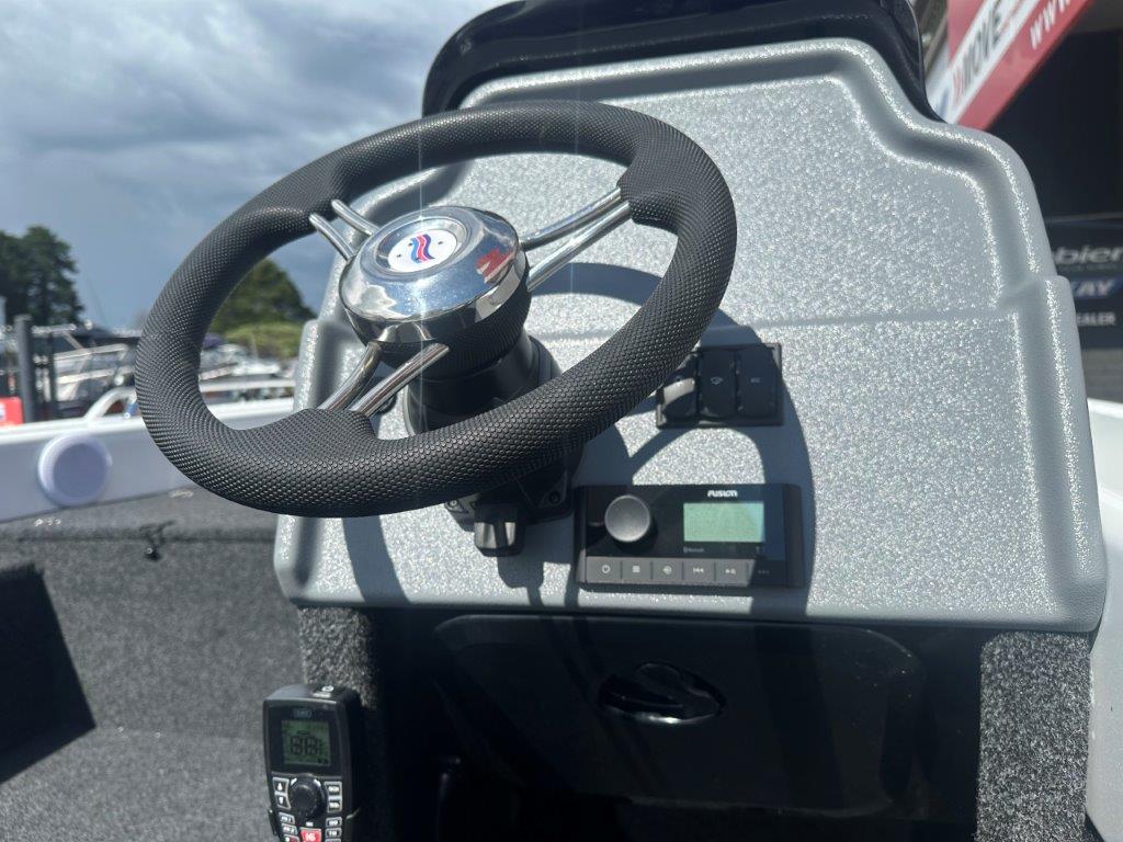 2026 Quintrex 481 Hornet Pro Side Console, Suzuki DF115BTL