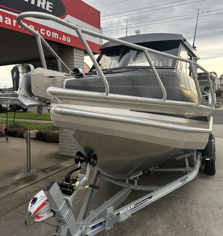 2025 Senator RH650 Cabin Cruiser Weekender package