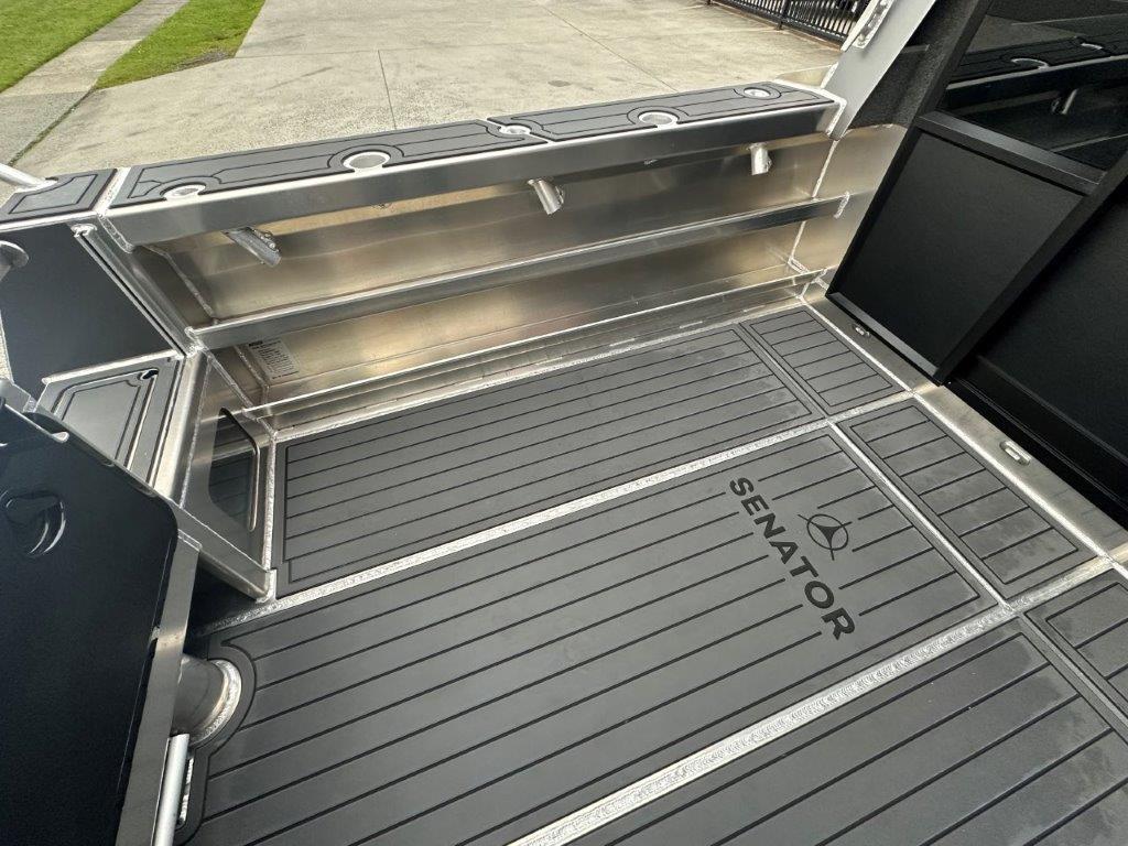 2025 Senator RH650 Cabin Cruiser Weekender package