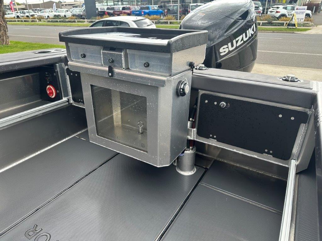 2025 Senator 500SC Side Console package DF90